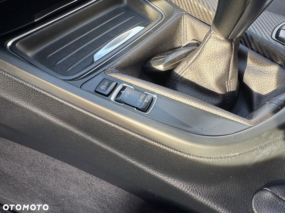 BMW Seria 3 318d xDrive - 9