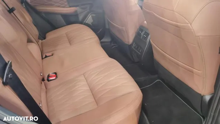 Mitsubishi Outlander 2.4 4WD Plug-In Hybrid Top - 21