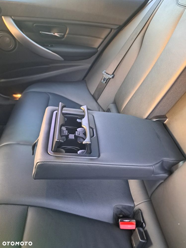 BMW Seria 3 335i xDrive Sport-Aut Sport Line - 13