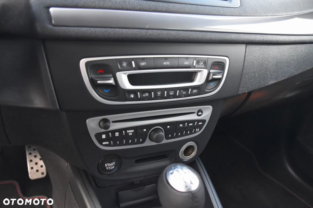 Renault Megane TCe 180 GT - 17