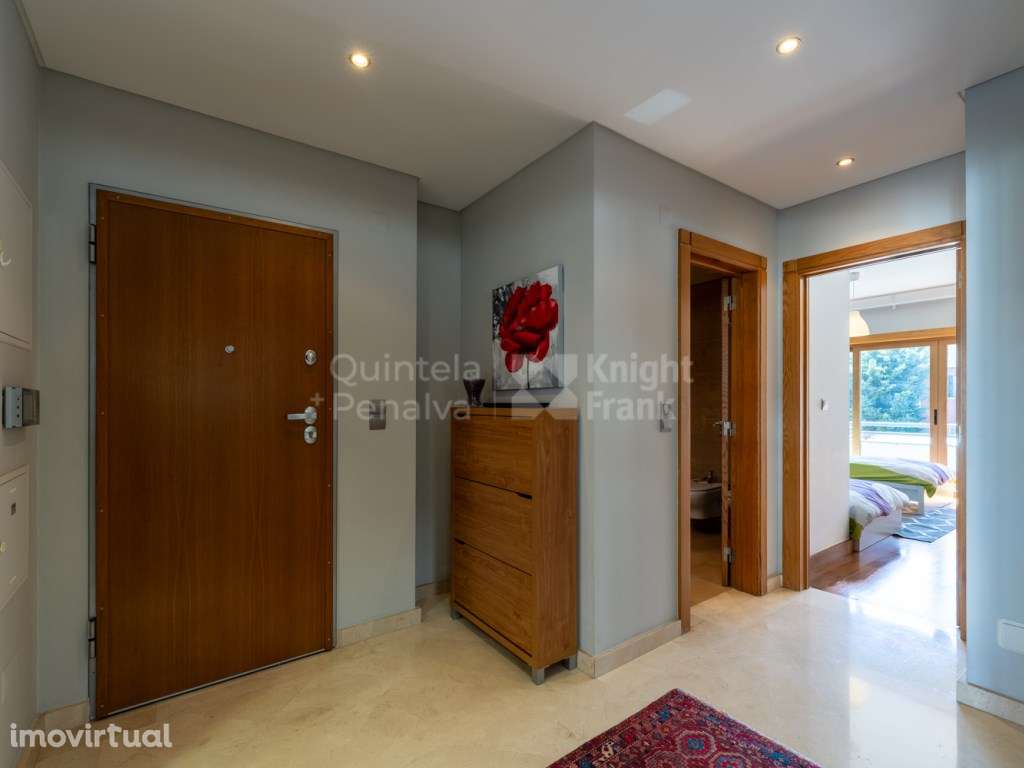 Apartamento T2 com garagem, para arrendar mobilado em Cascais - Grande imagem: 2/27