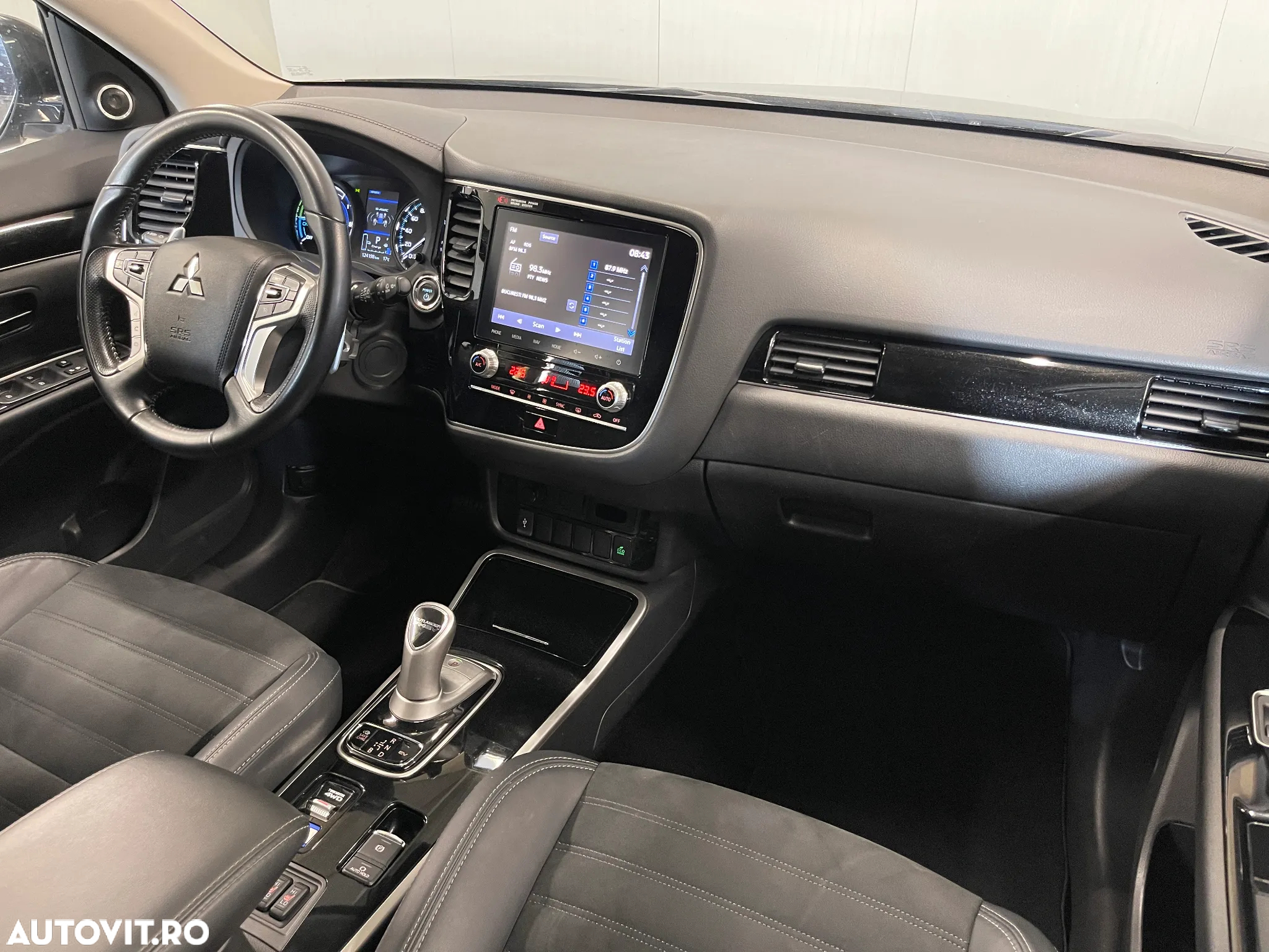 Mitsubishi Outlander - 8