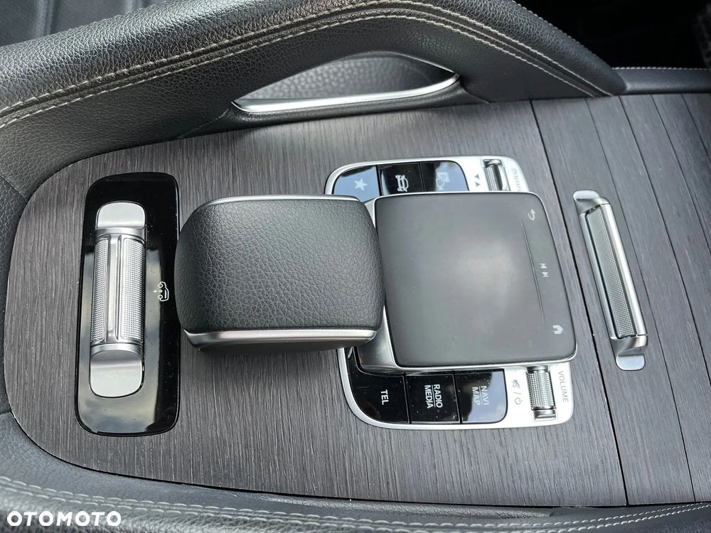 Mercedes-Benz GLS - 21