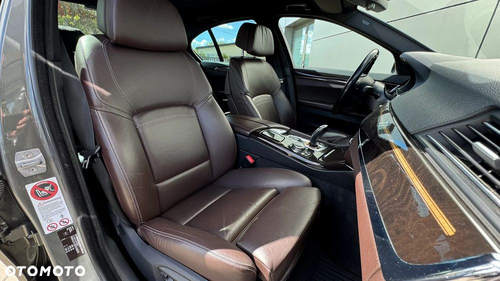 BMW Seria 5 525d xDrive Luxury Line - 11