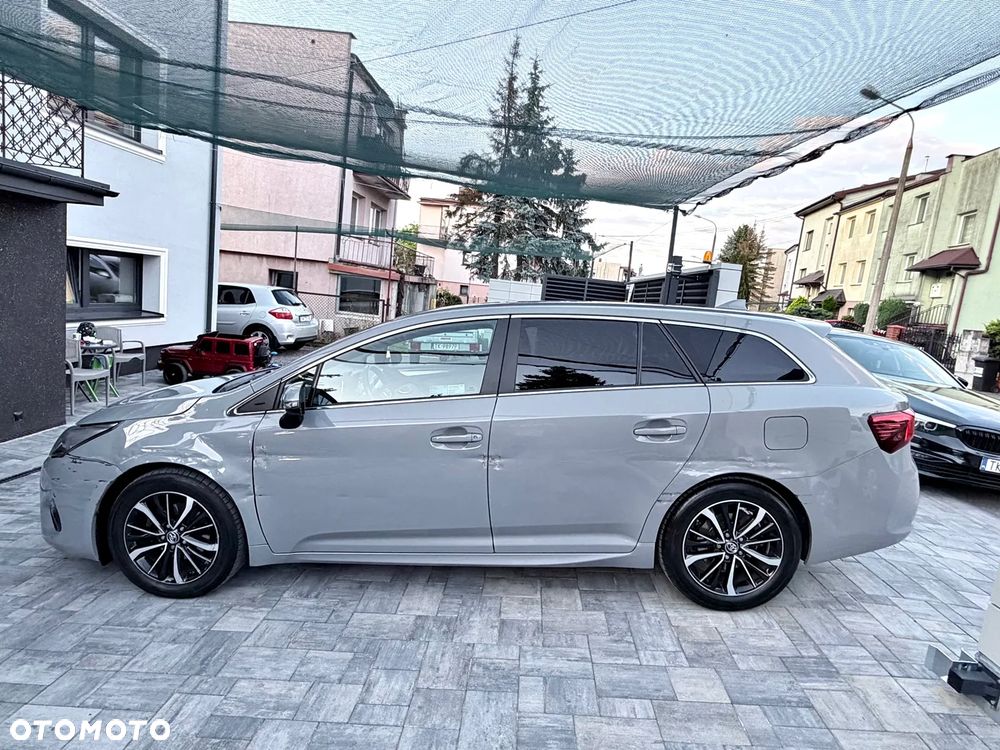 Toyota Avensis 1.8 Premium - 12