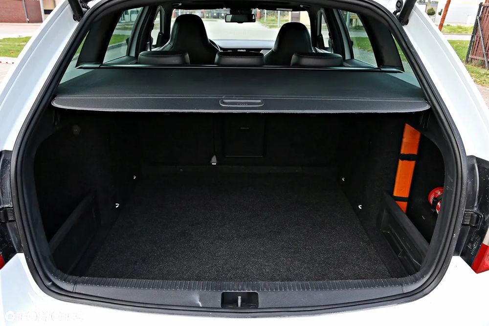 Skoda Octavia 2.0 TDI DSG RS - 35