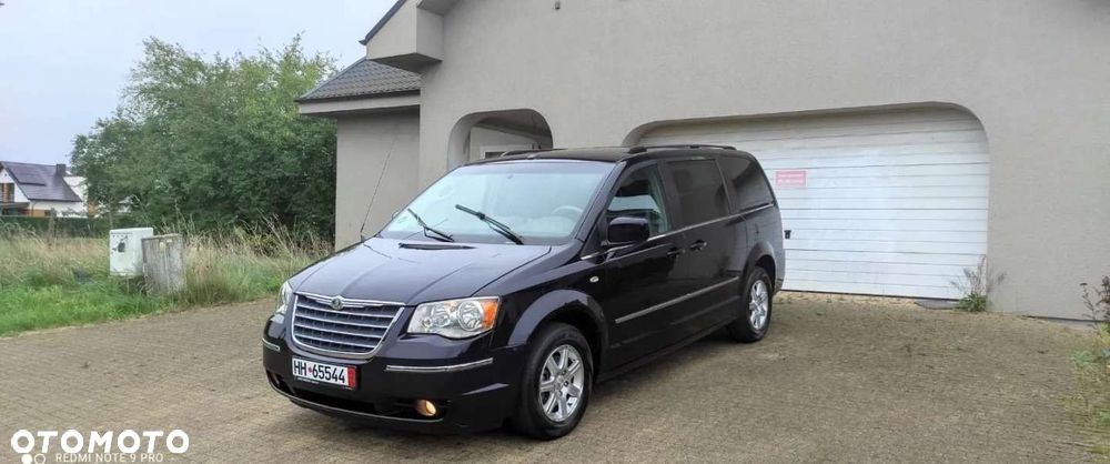 Chrysler Town & Country - 2