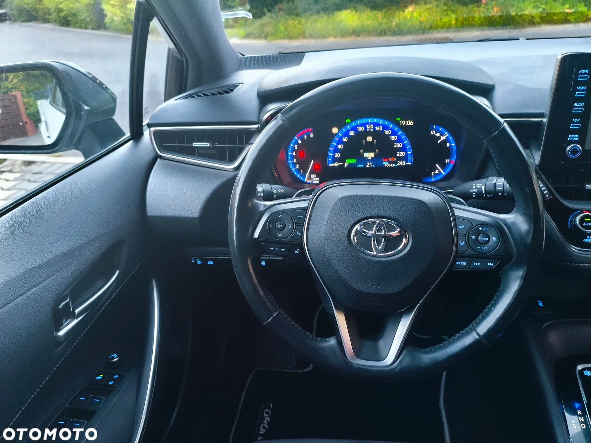 Toyota Corolla 2.0 Hybrid Trek - 37