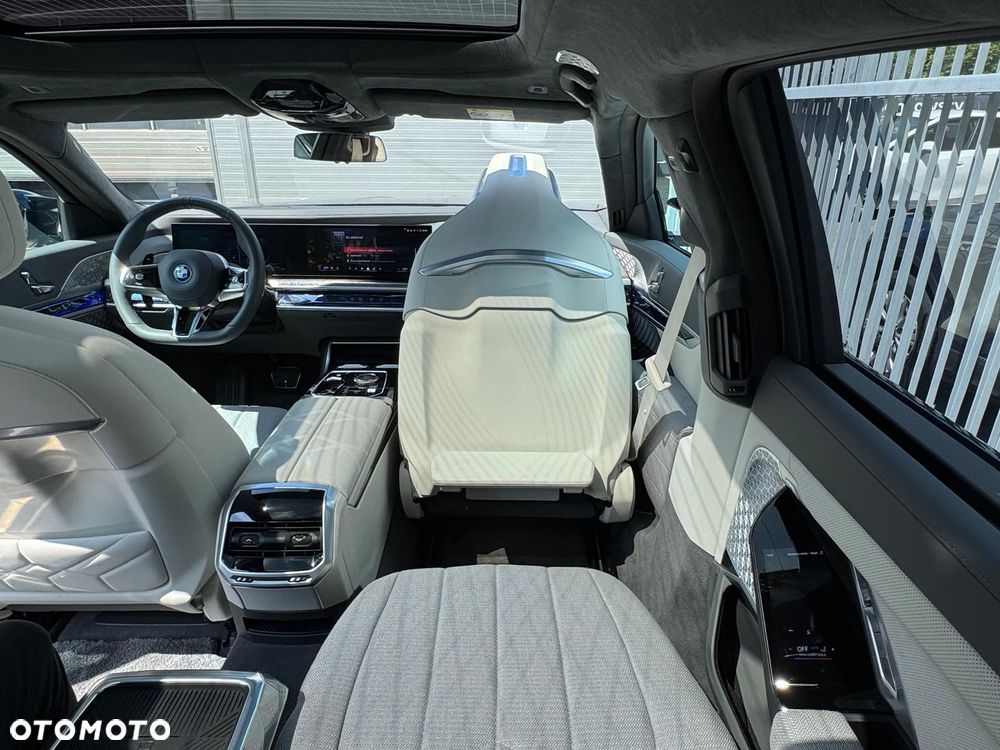 BMW Seria 7 M760e xDrive - 13