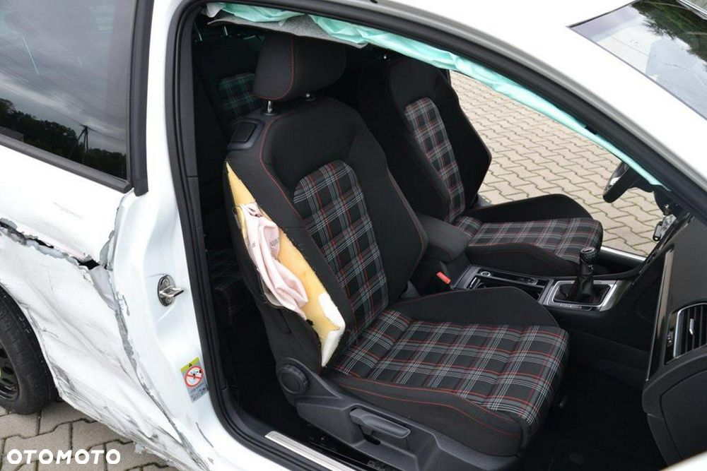Volkswagen Golf - 12