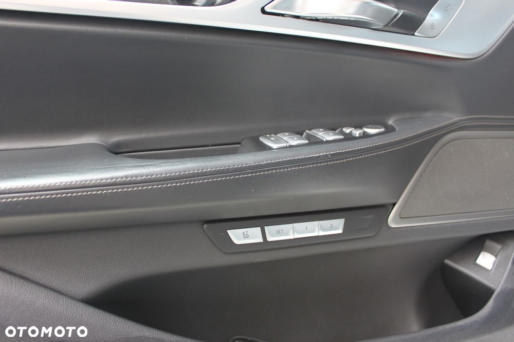 BMW Seria 7 730d xDrive - 27