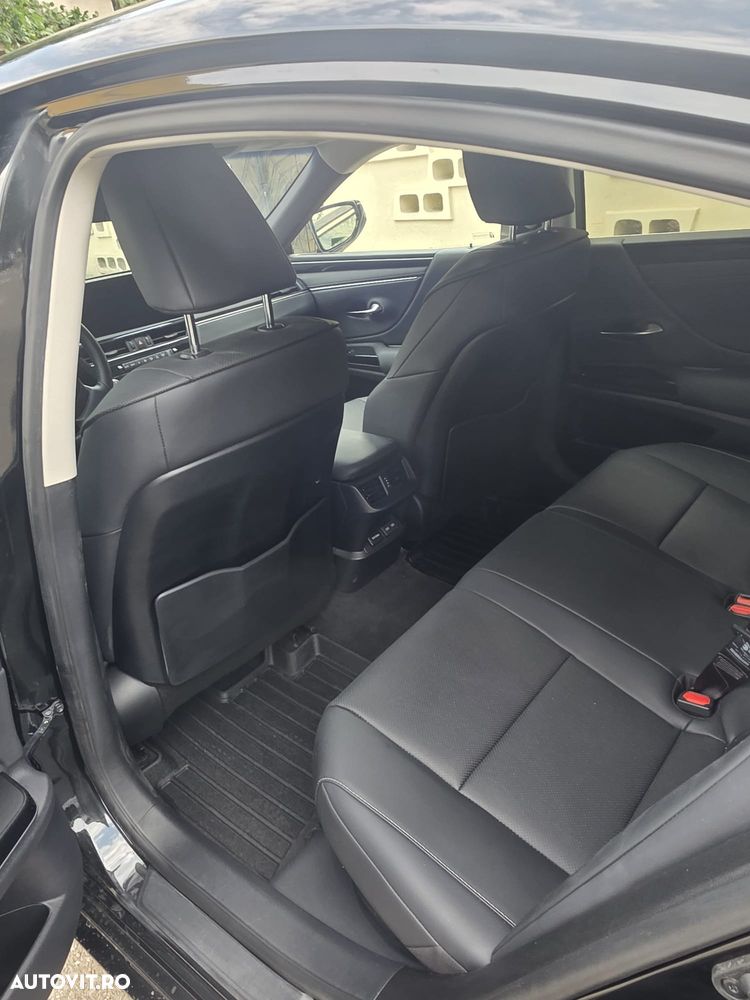 Lexus Seria ES 300h 2.5 TNGA HV 25H- 4X2 CVT Business - 7