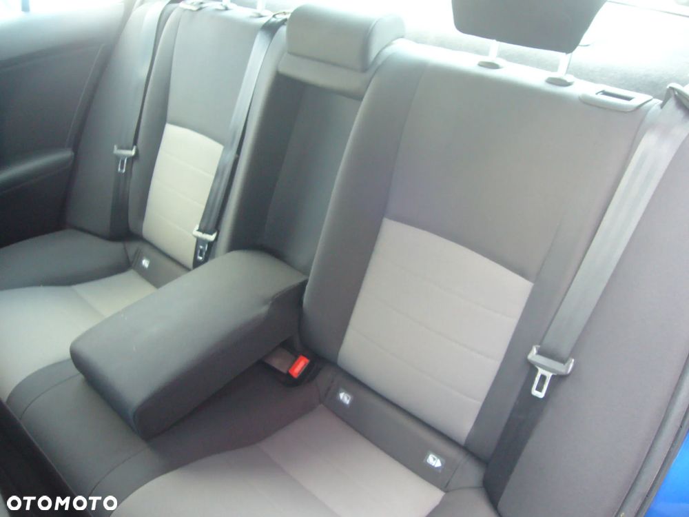 Toyota Avensis 1.8 Active - 12