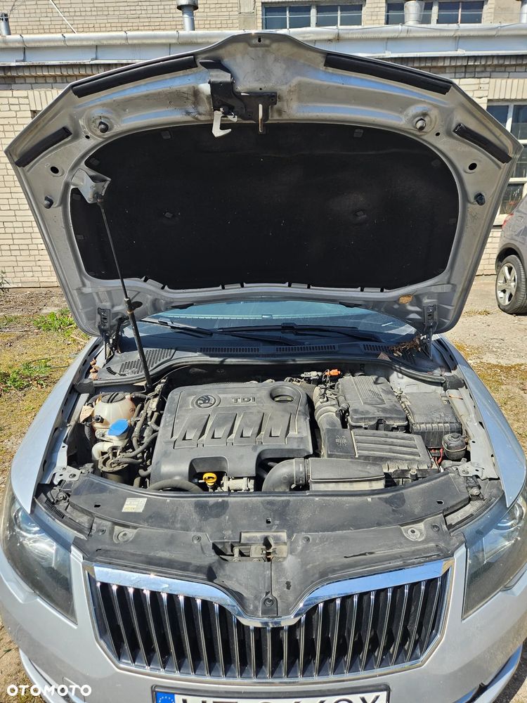 Skoda Superb 2.0 TDI Ambition DSG - 7