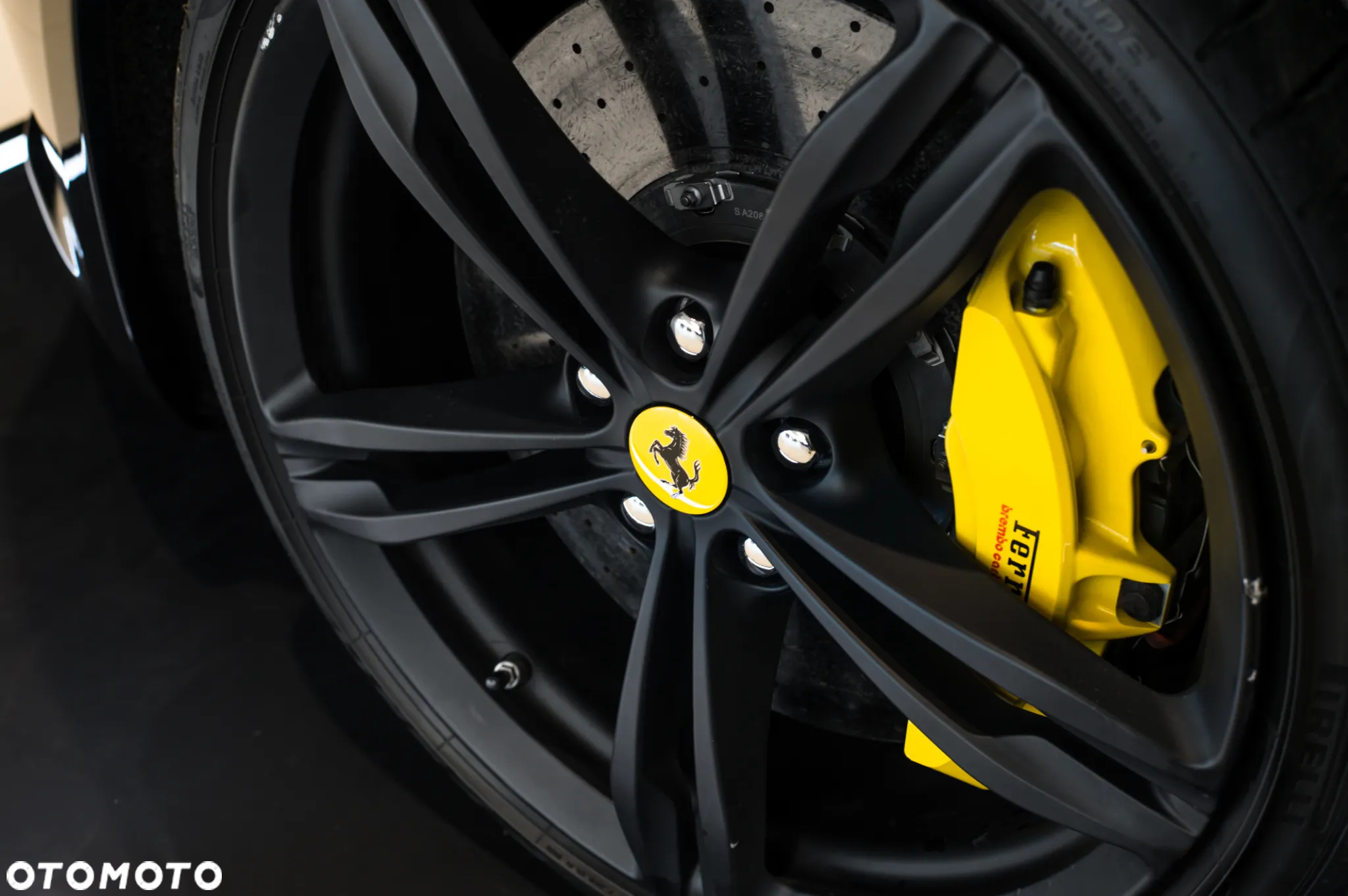 Ferrari GTC4Lusso - 5