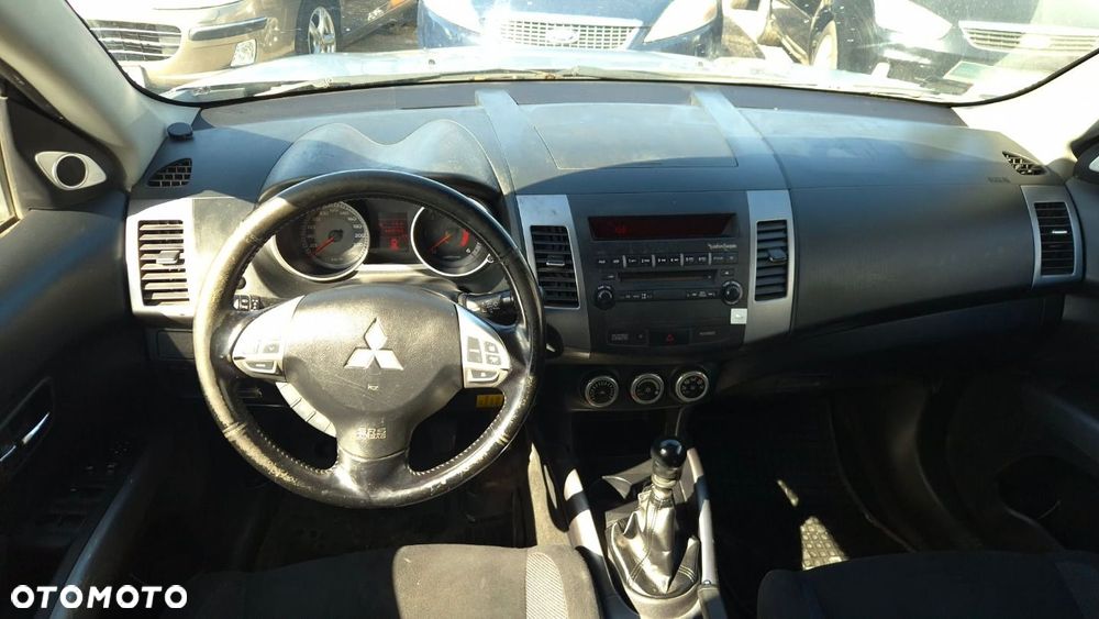 Mitsubishi Outlander - 7