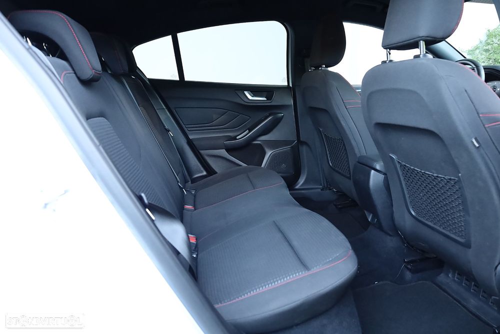 Ford Focus 1.0 EcoBoost MHEV ST-Line - 56