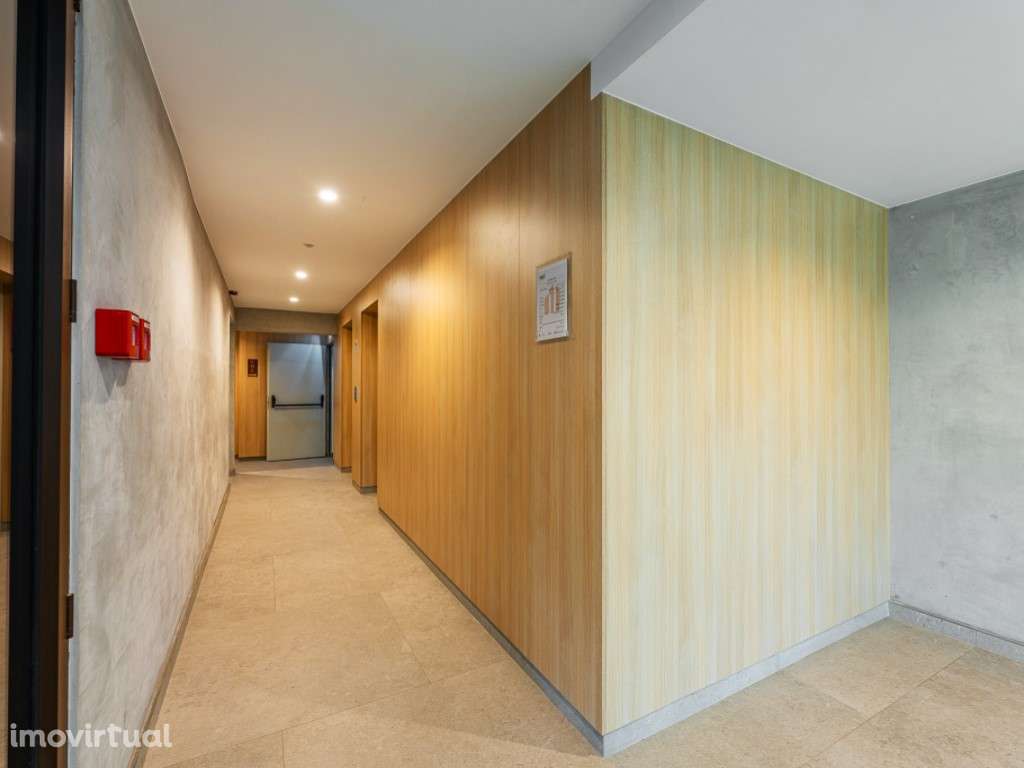 Apartamento T1 convertido em T2, inserido condomínio fechado - Empr... - Grande imagem: 2/35