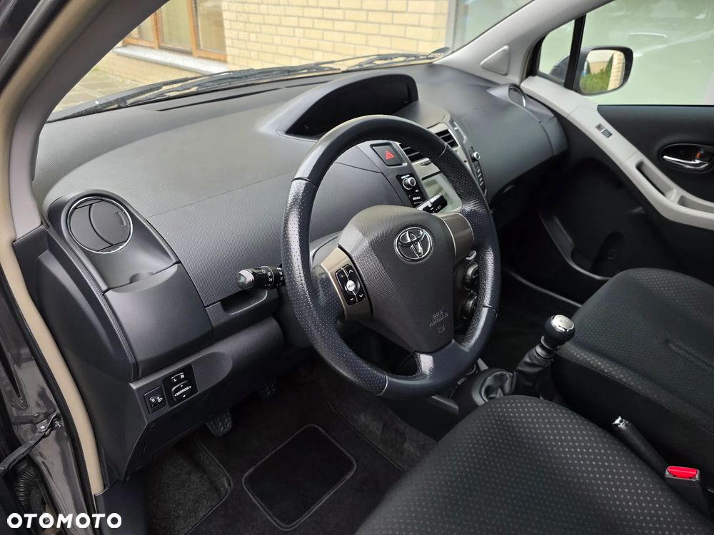Toyota Yaris - 16