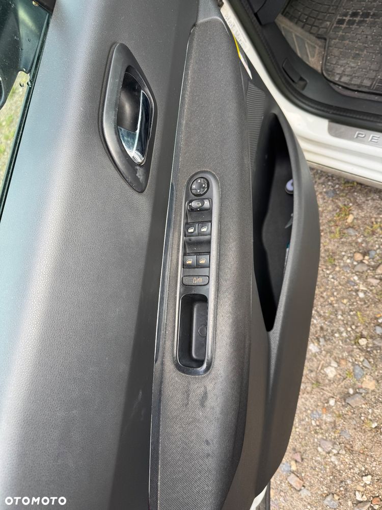Peugeot 3008 2.0 HDi Allure - 16