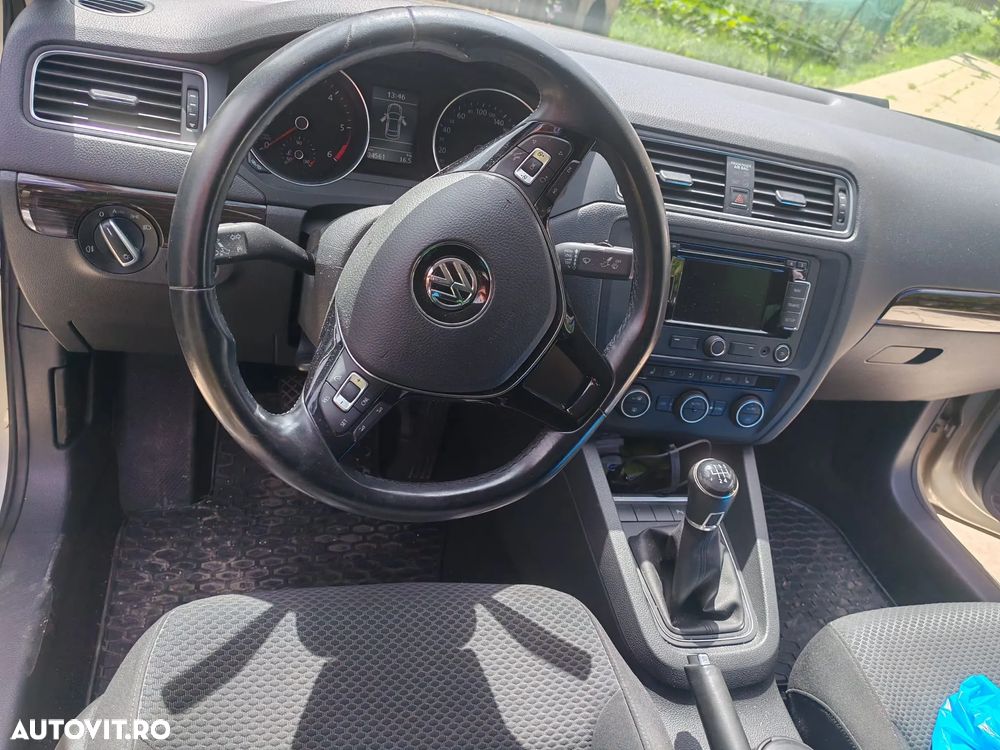 Volkswagen Jetta 2.0 TDI Highline - 2