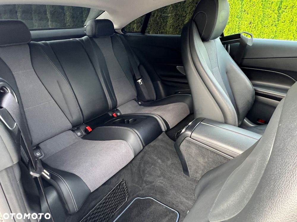 Mercedes-Benz Klasa E - 23