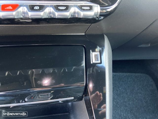 Peugeot 2008 BlueHDi 130 EAT8 Allure - 26