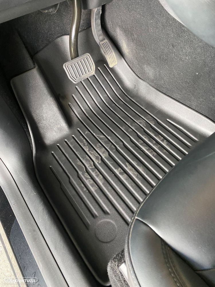 Tesla Model Y Long Range Dual Motor AWD - 18