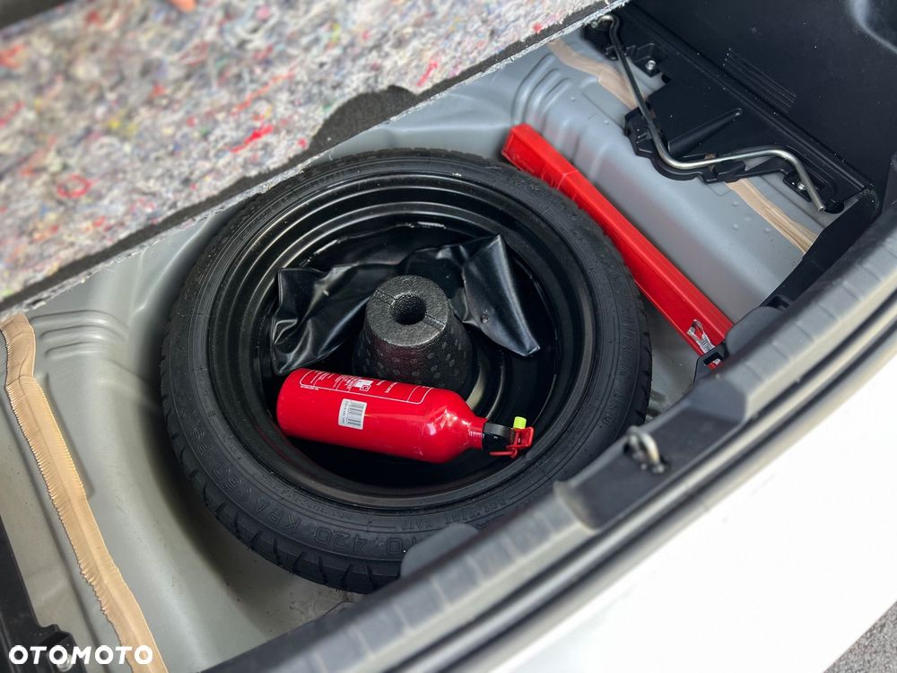 Toyota Yaris - 25