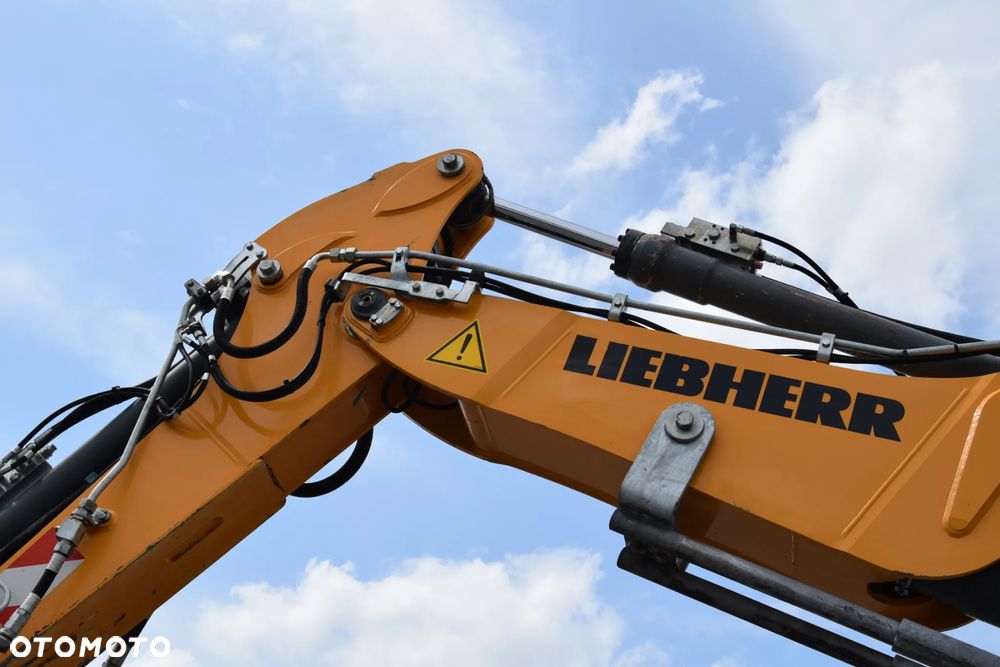 Liebherr A910 COMPACT / KOPARKA KOŁOWA / KABINA / KLIMATYTZACJA / SPYCH / PODPORY / DODATKOWY OSPRZĘT / SPROWADZONA - 13