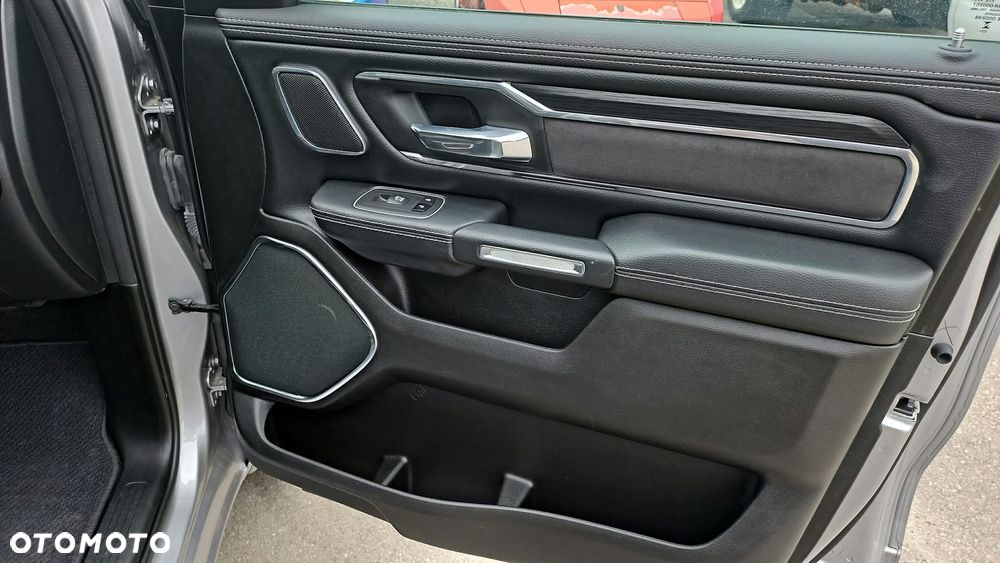 RAM 1500 Crew Cab Shortbed Laramie - 16