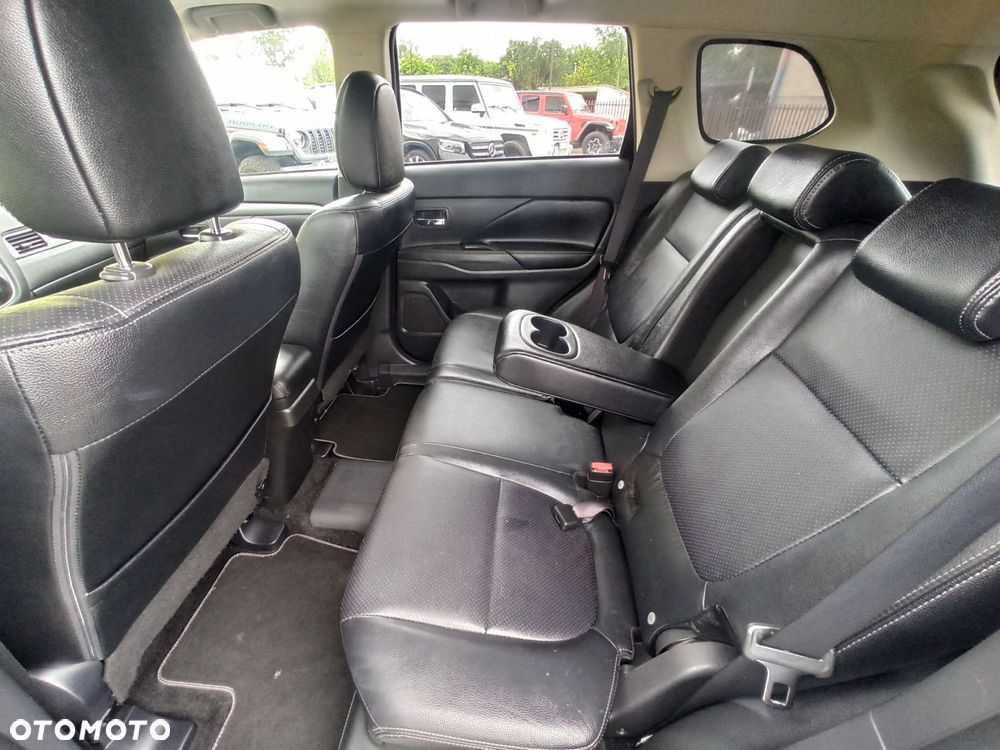 Mitsubishi Outlander - 8