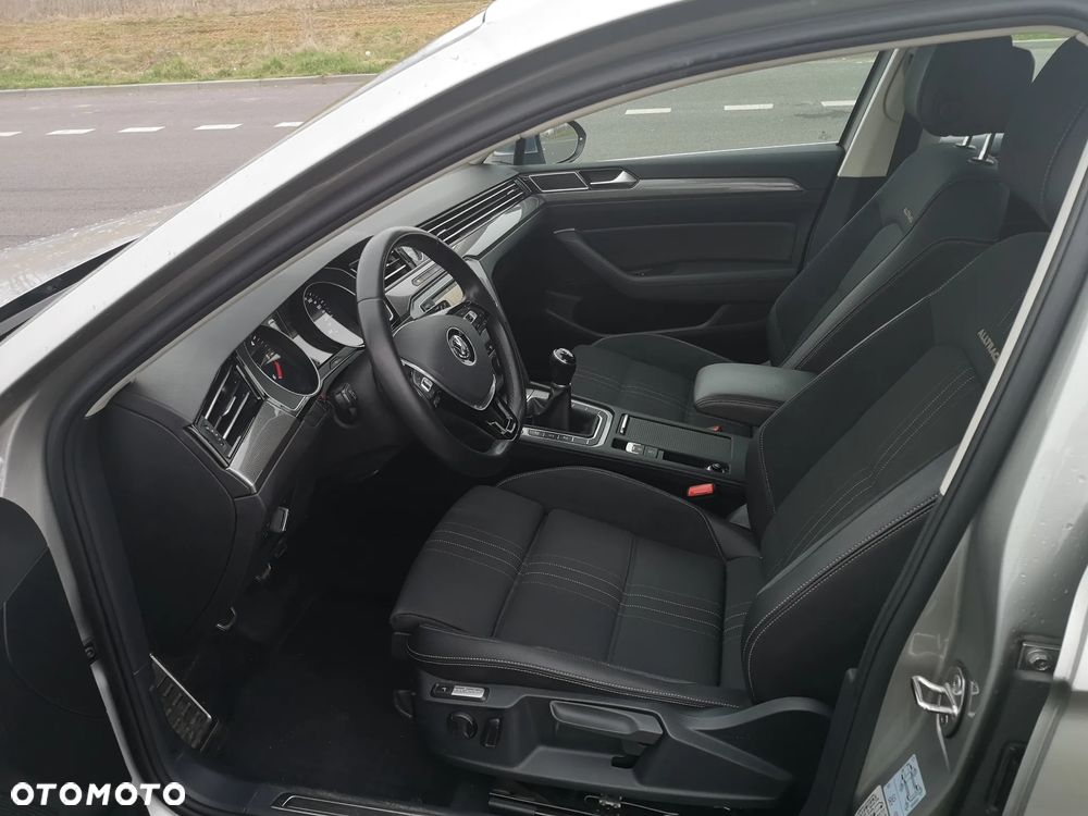 Volkswagen Passat - 13