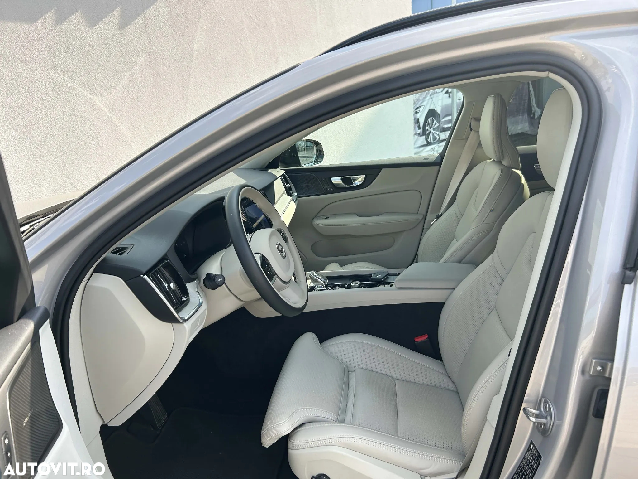 Volvo V60 B4 MHEV AT Plus Dark - 21