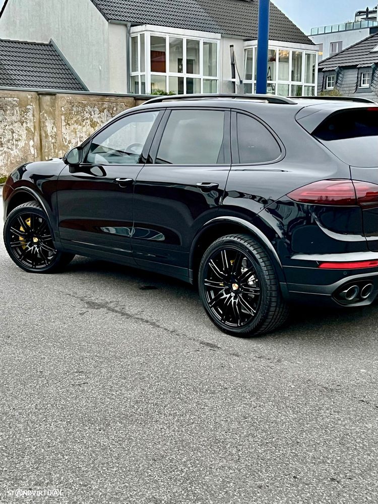 Porsche Cayenne Turbo S - 2