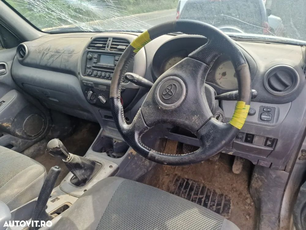 Dezmembrez Toyota Rav 4 2.0 diesel an 2004 2 uși - 5