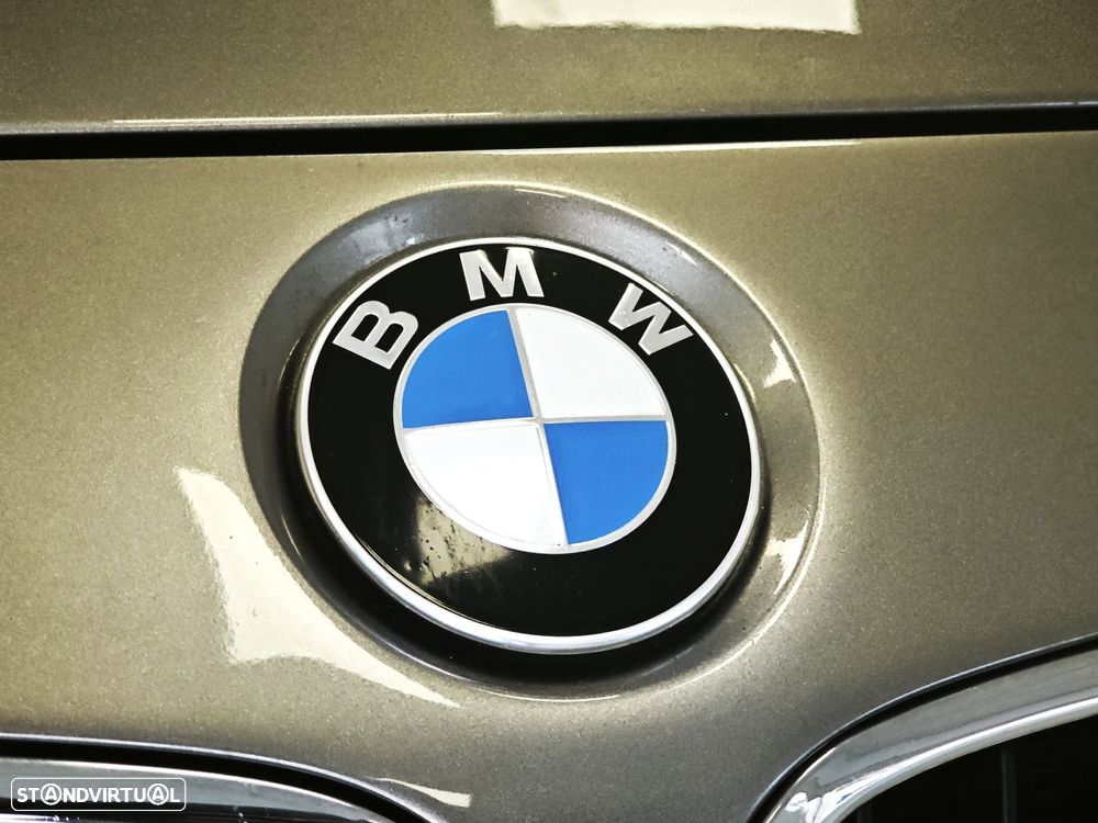 BMW 318 d Touring Line Luxury - 23