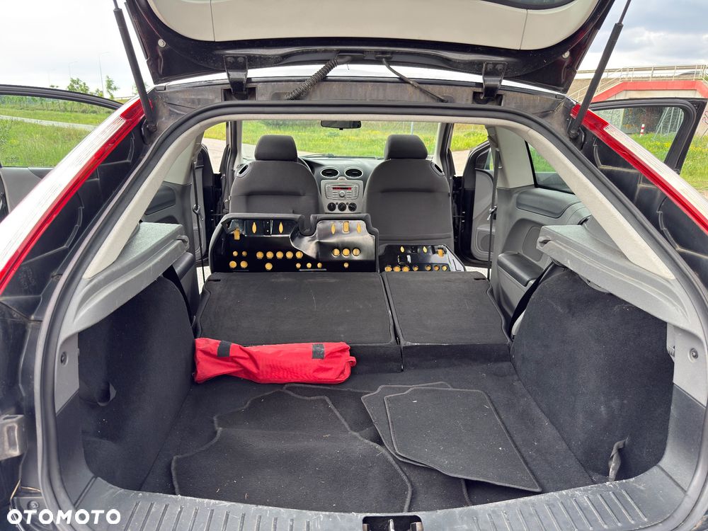 Ford Focus 1.6 TDCi DPF Ambiente - 16