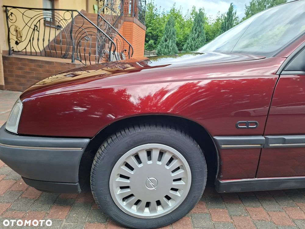 Opel Omega 2.4i GL - 18