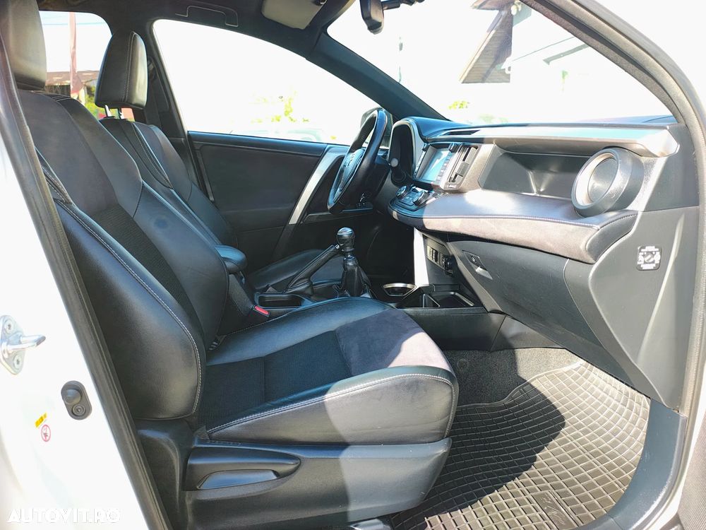 Toyota RAV4 2.0 D-4D 4x2 Start-Stop Executive - 16