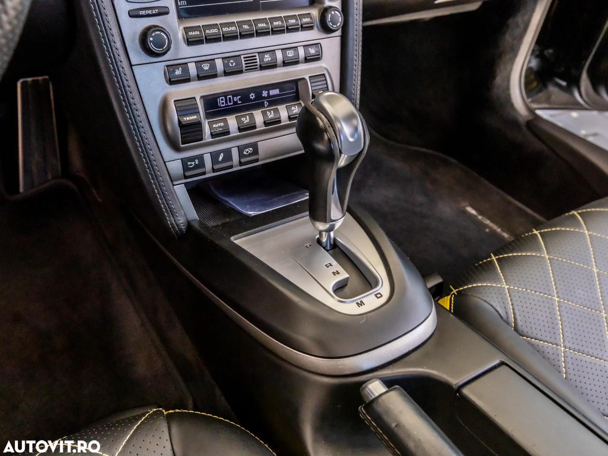 Porsche 911 Carrera 4 Tiptronic S - 25