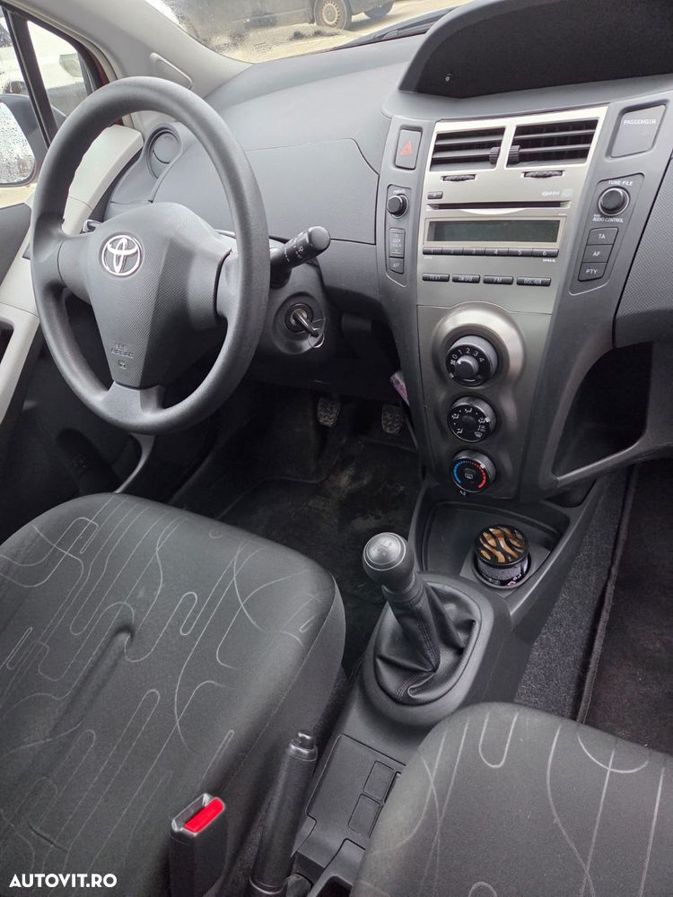 Toyota Yaris 1.0 VVT-i - 8