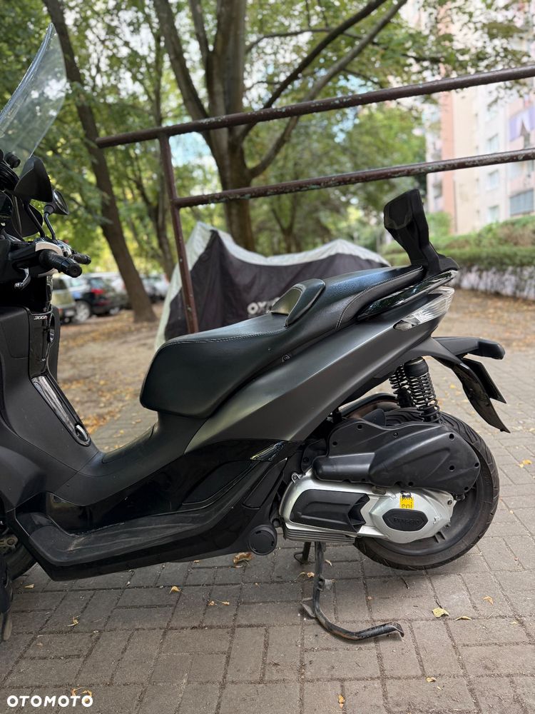 Piaggio MP-3 - 15