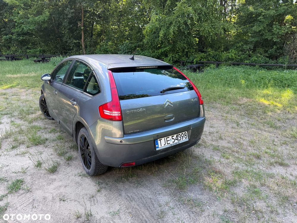 Citroen C4 2010 photo 4