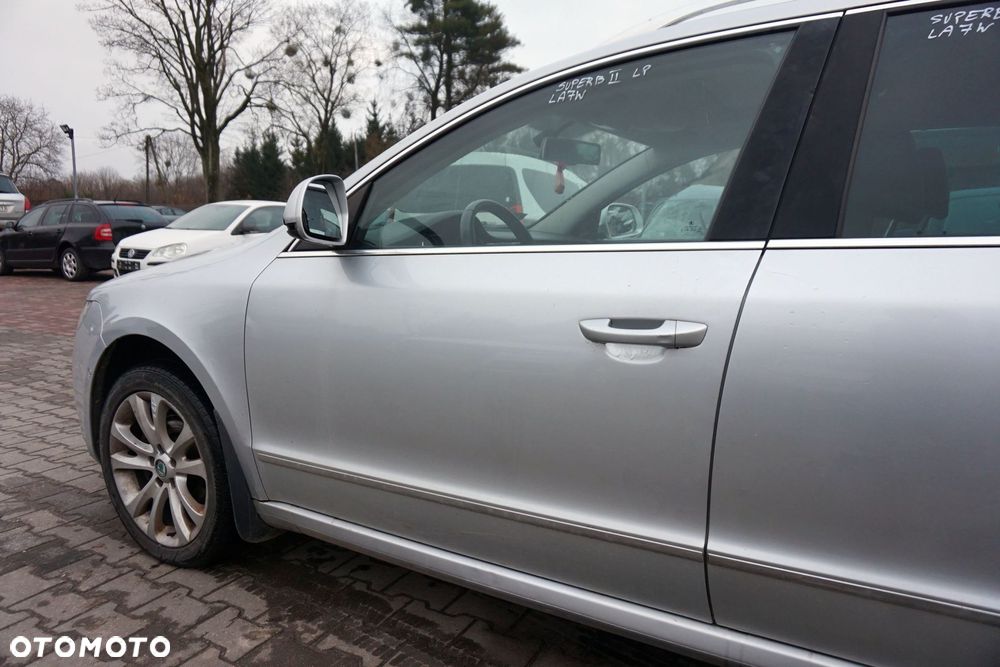 DRZWI PRZEDNIE LEWE SUPERB II 3T KOMBI LA7W  SREBRNY SKODA 2008-2013 - 3