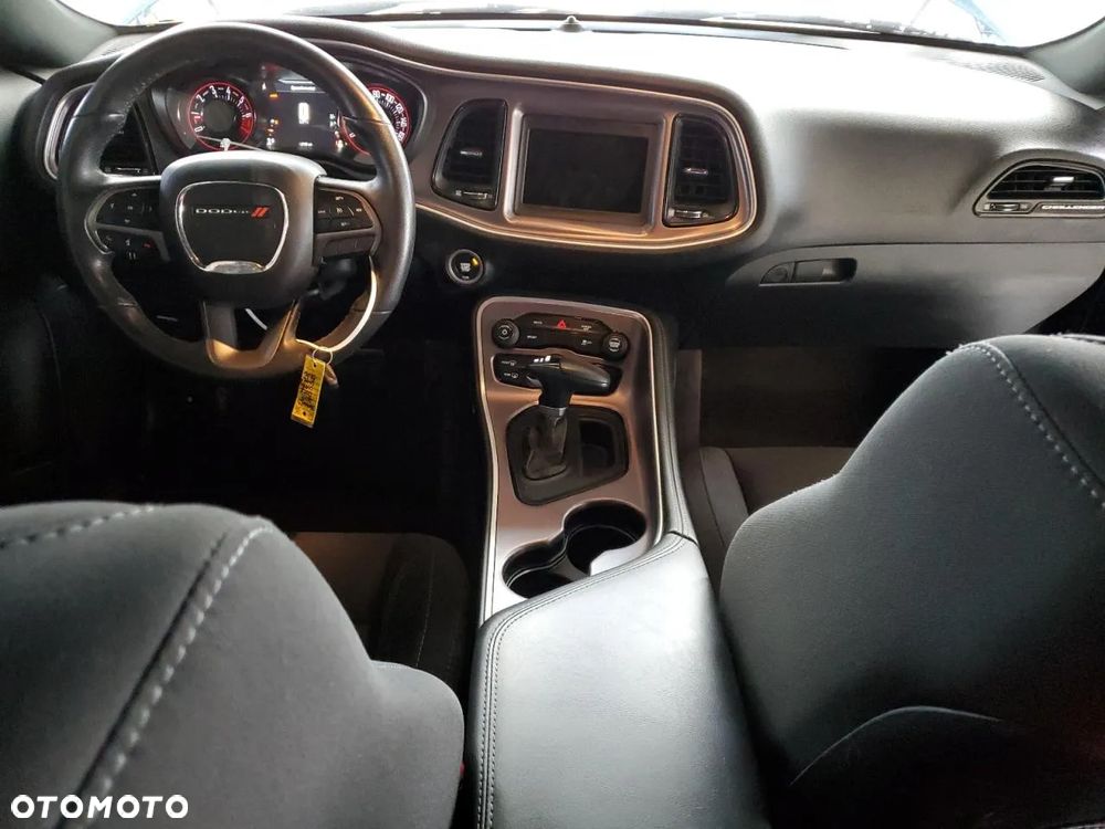 Dodge Challenger - 7