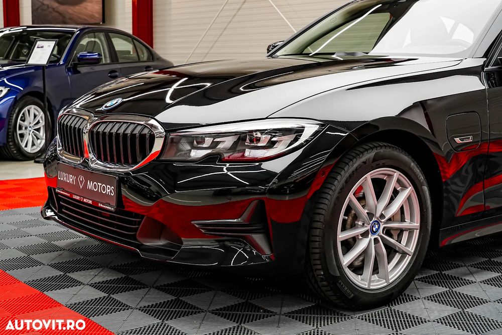 BMW Seria 3 330e Aut. Sport Line - 16