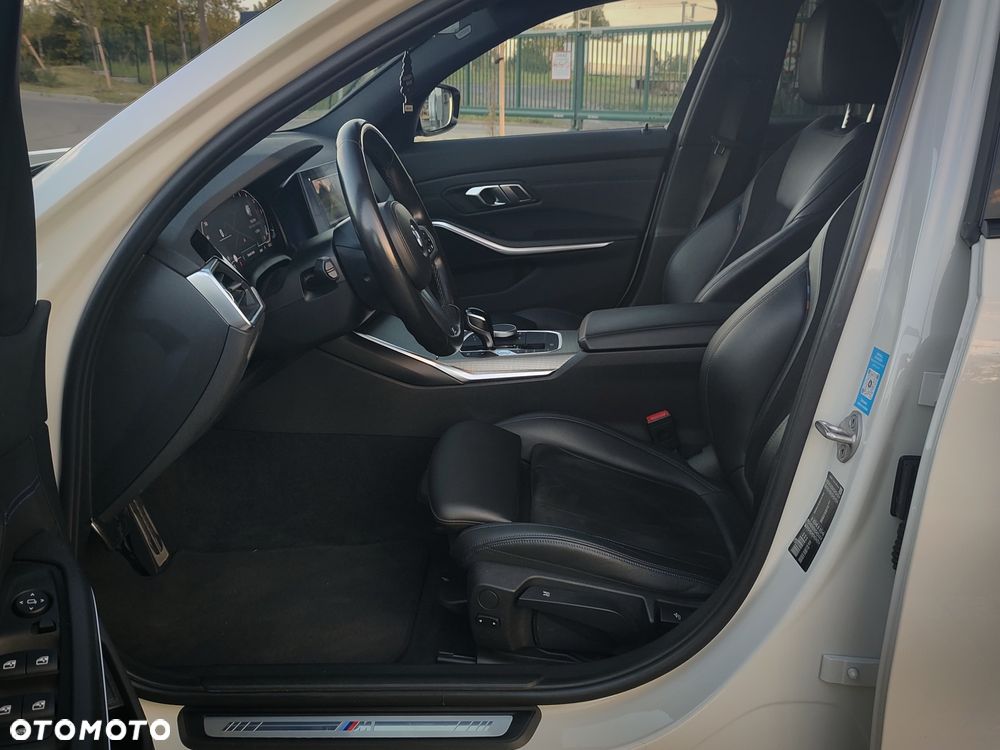 BMW Seria 3 318d M Sport - 29