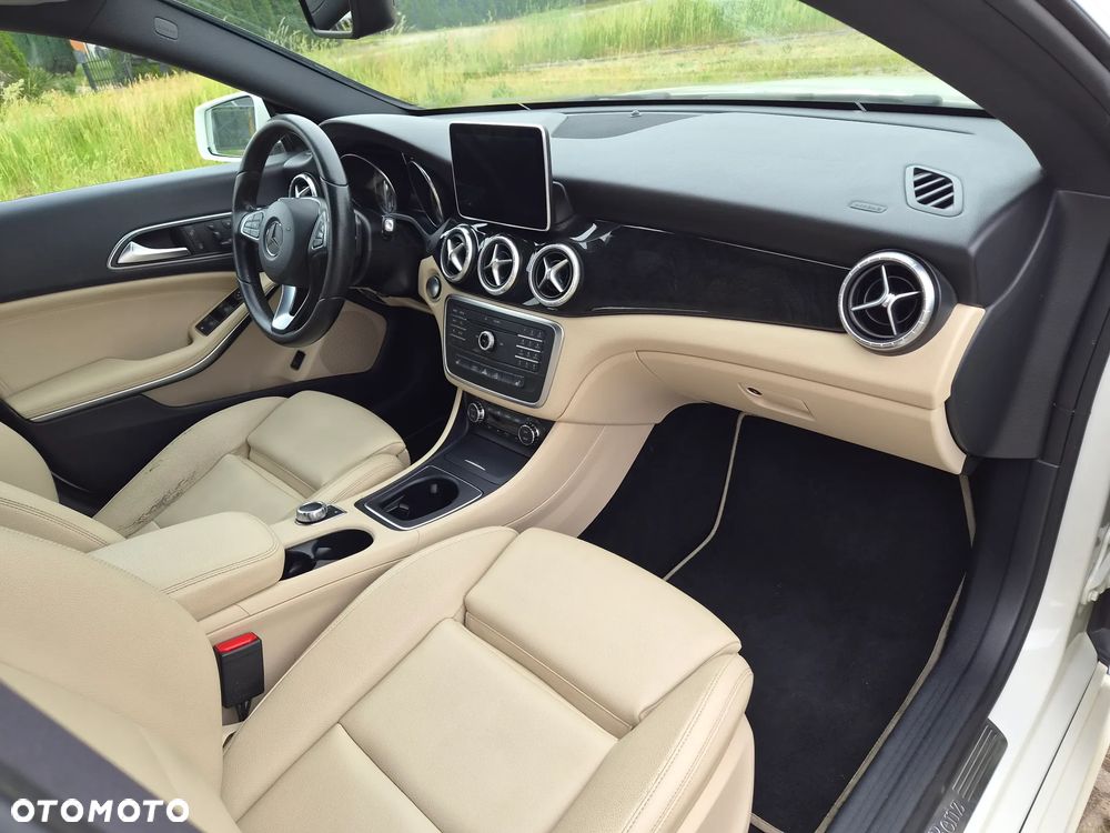 Mercedes-Benz CLA 250 4Matic 7G-DCT Sport - 13