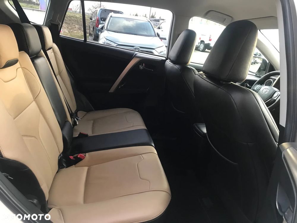 Toyota RAV4 2.0 D-4D Premium - 24